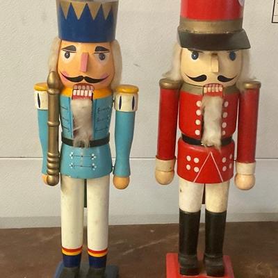 Nut crackers