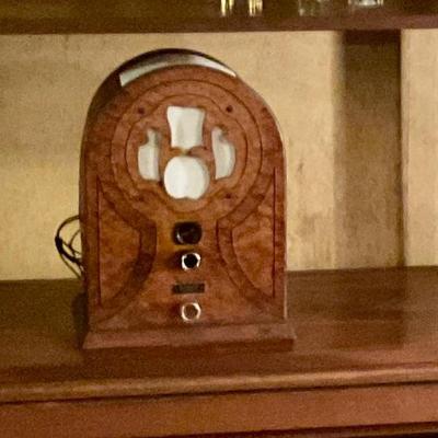 Old cathedral radio base, has guts, not working