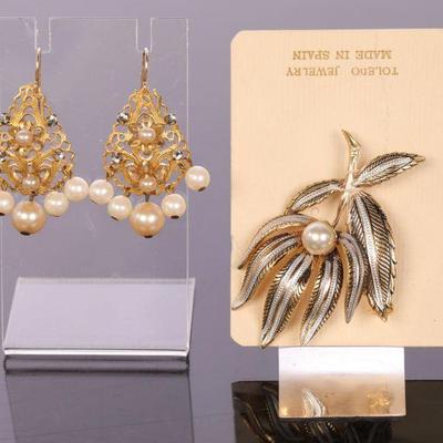 Toledo brooch, pearl earrings