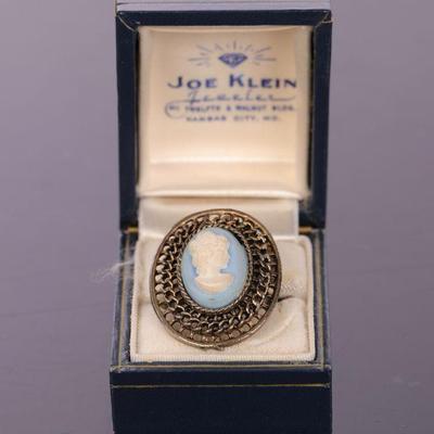 Cameo ring in box