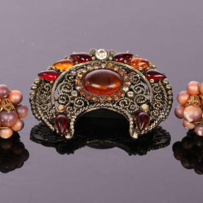Vtg earrings an brooch