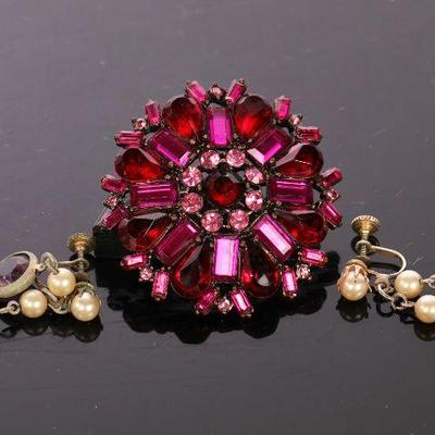 Vintage rhinestone brooch, crystal and pearl earrings