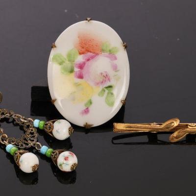 Victorian painted porcelain brooch and golf tie clip