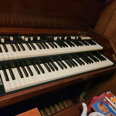 HAMMOND ORGAN