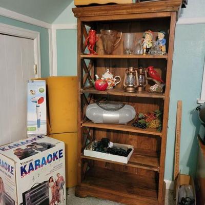 Bookshelf and Karole! 