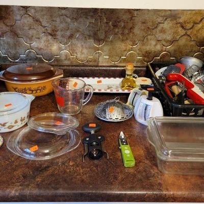 Pyrex and Kitchenware 