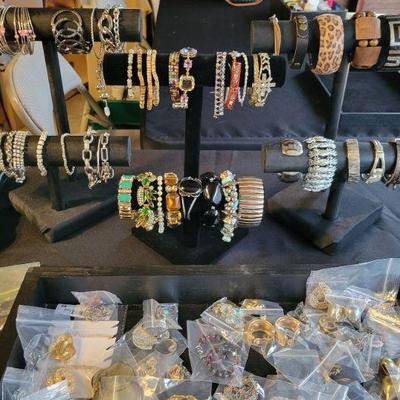 Jewelry And Cases Items