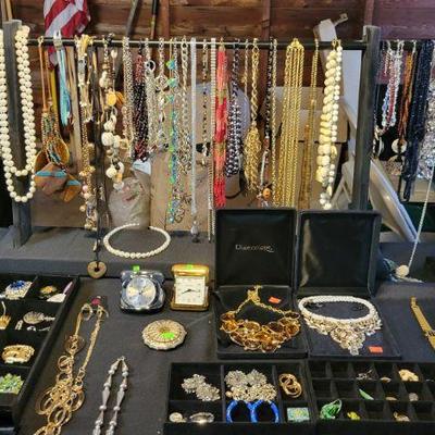 Jewelry And Cases Items