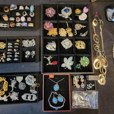 Jewelry And Cases Items
