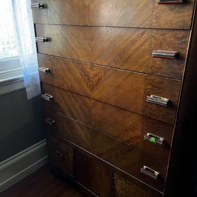 Cedar chest with built in cedar inlay in bottom drawer