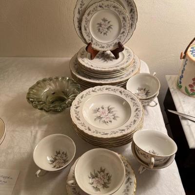 32pc Royal Jackson “Fleur De Blanc” $116