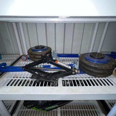 #8148 • Jack Stand and (2) Air Jacks
