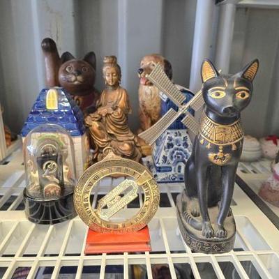 #8052 • Statues and Decorations
