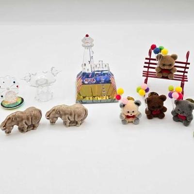 #1928 • Miniature Crystal Light House and Bird Bath with Bears with Balloon Pins
