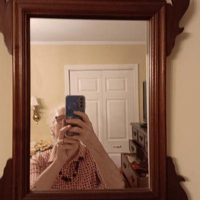 Antique mirror appraised at 3000