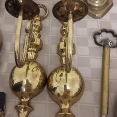 Brass wall sconce early 20th century valued at 1100.00