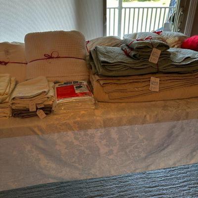 Quilts and blanets for king and queen beds

