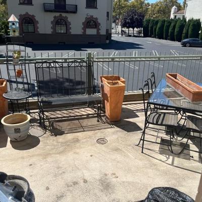 Outdoor Glider/pots