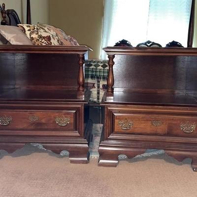 Lot 131 | Pair of NightStands with Drawer
