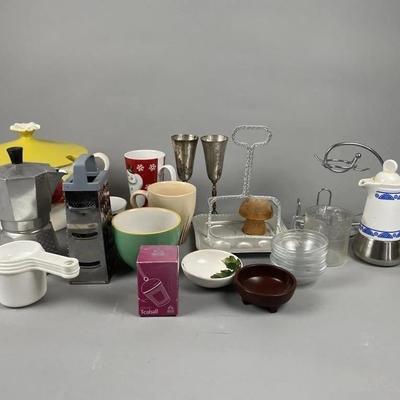 Lot 105 | Lot of Kitchen Items
