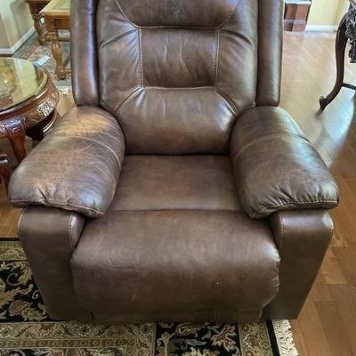 Lot 32 | Electric Leather Recliner

