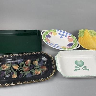 Lot 94 | Lot of Serving Trays
