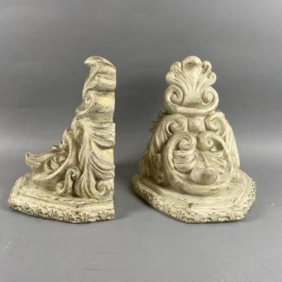 Lot 186 | Large Hanging Wall Pieces
