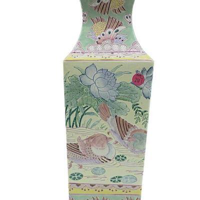 VINTAGE CHINOISERIE MACAU VASE