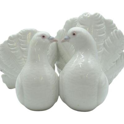 LLADRO COUPLE OF DOVES FIGURINE