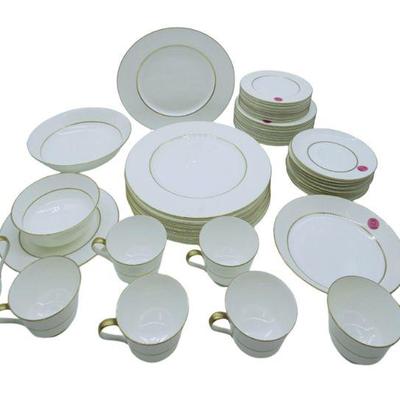 LARGE LOT MIKASA BONE CHINA IN PATTERN HUNTER 112 - 43 PIECES