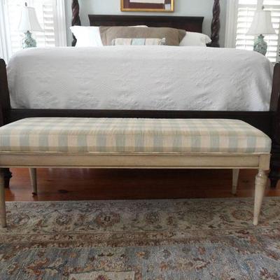 BAKER FURNITURE CREAM FRENCH REGENCY BENCH