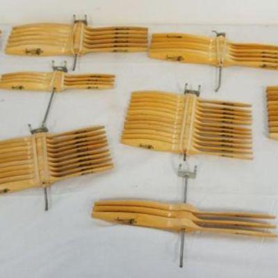 1243	VINTAGE MODEL AIRPLANE LARGE GROUP OF ZINGER ASSORTED WOOD PROPS/PROPELLORS, 9/4, 9/6, 11/7.5, 11/4, 10/4, 12/4, 14/4, 12, 9, ETC

