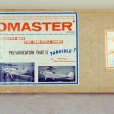 1042	VINTAGE WOOD MODEL AIRPLANE KIT, AM CO. DESIGNED BY LOU ANDERWS, *AEROMASTER* BI PLANE
