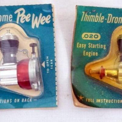 1306	VINTAGE MODEL AIRPLANE 2 GAS ENGINES COX THIMBLE DROME PEE WEE 020

