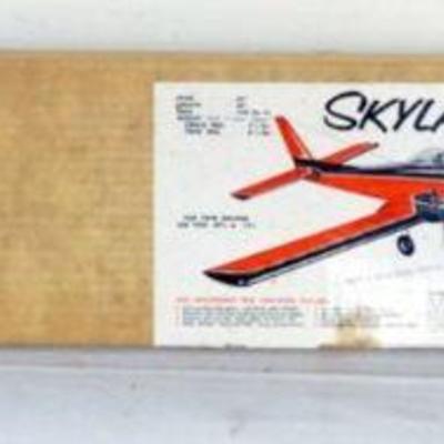 1050	VINTAGE WOOD MODEL AIRPLANE KIT, CARL GOLDBERG MODELS *SKYLARK*
