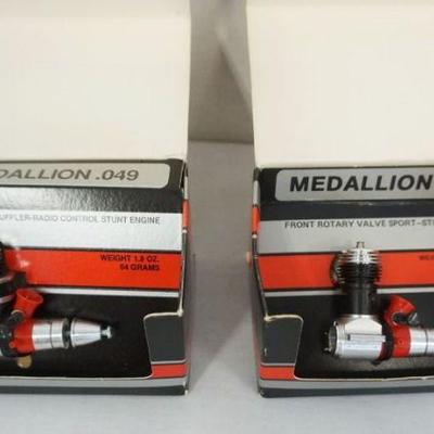 1300	VINTAGE MODEL AIRPLANE 2 GAS ENGINES O.S. MAX LOT MEDALLION .049
