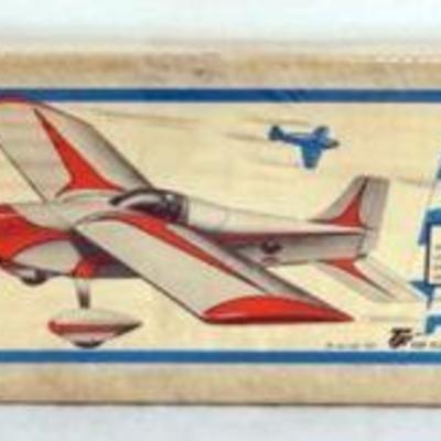1021	VINTAGE WOOD MODEL AIRPLANE KIT, TOP FLITE *TOP DAWG* SEALED
