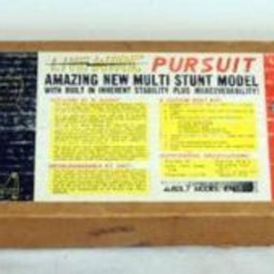 1025	VINTAGE WOOD MODEL AIRPLANE KIT, DEBOLT MODEL ENGINE CO. *LIVEWRIE PURSUIT* STUNT MODEL
