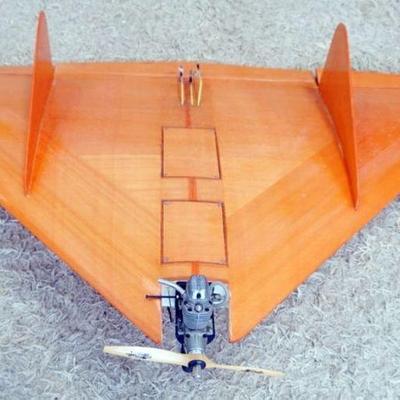 1339	VINTAGE MODEL AIRPLANE *DELTA HUSTLER*
