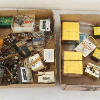 1288	VINTAGE MODEL AIRPLANE LARGE GROUP OF ASSORTED RECEIVERS
