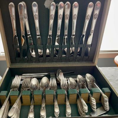 (10) Full Place Settings Of 1847 Rogers Silver Plate Adoration Silverware With Extras In Original Box