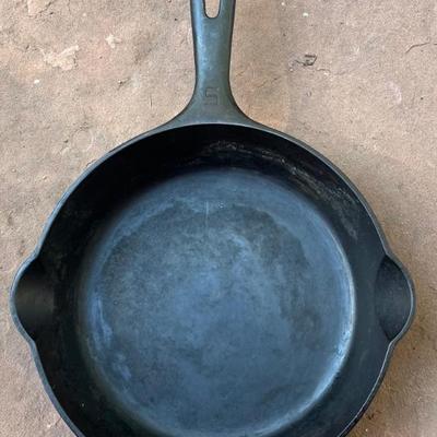 Vintage Griswold No. 5 8" Cast Iron Skillet