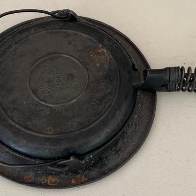 Vintage Wagner Ware Sidney 1408 Cast Iron Waffle Maker With Low Base Handle Pat. 1925