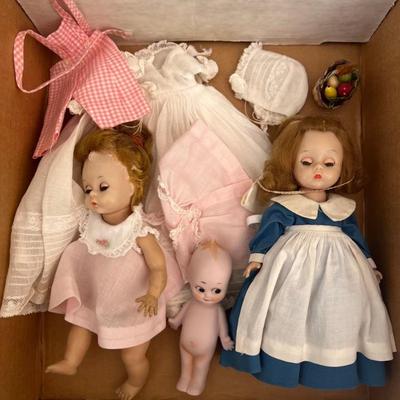 (2) Vintage Madame Alexander 7" Dolls With Assorted Clothes - Colonial Girl And Little Kitten 
