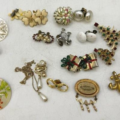 Beautiful Vintage Clip on Earrings And Pins
