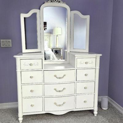 Stanley Furniture Young America Isabella Vanity/Bureau in White - Beautiful Quality Dovetailed Drawers