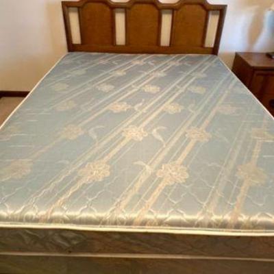 Dixie Brand Queen Bed - Headboard, Footboard, frame, mattress and box spring.
 $100
(Dixie BR Set $350)