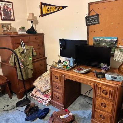 Desk & dresser