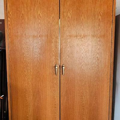 400+ Bottle Wine Chiller / Cooler Vault. (Works Great)