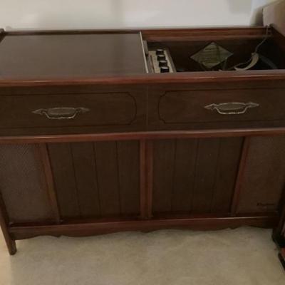 $150-Magnavox turntable cabinet 26'H 38"L17"depth